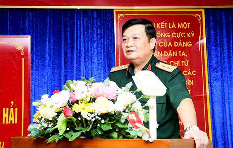 Kéo dài thời gian giữ chức Chính ủy Quân khu 7 đối với Trung tướng Trần Hoài Trung